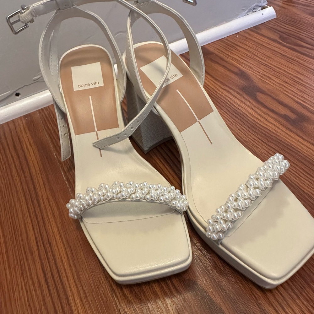 Dolce Vita Cream Heels Elegant Style